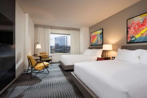 In-room safe, desk, laptop workspace, iron/ironing board - Hyatt Regency Bloomington - Minneapolis (Bloomington)