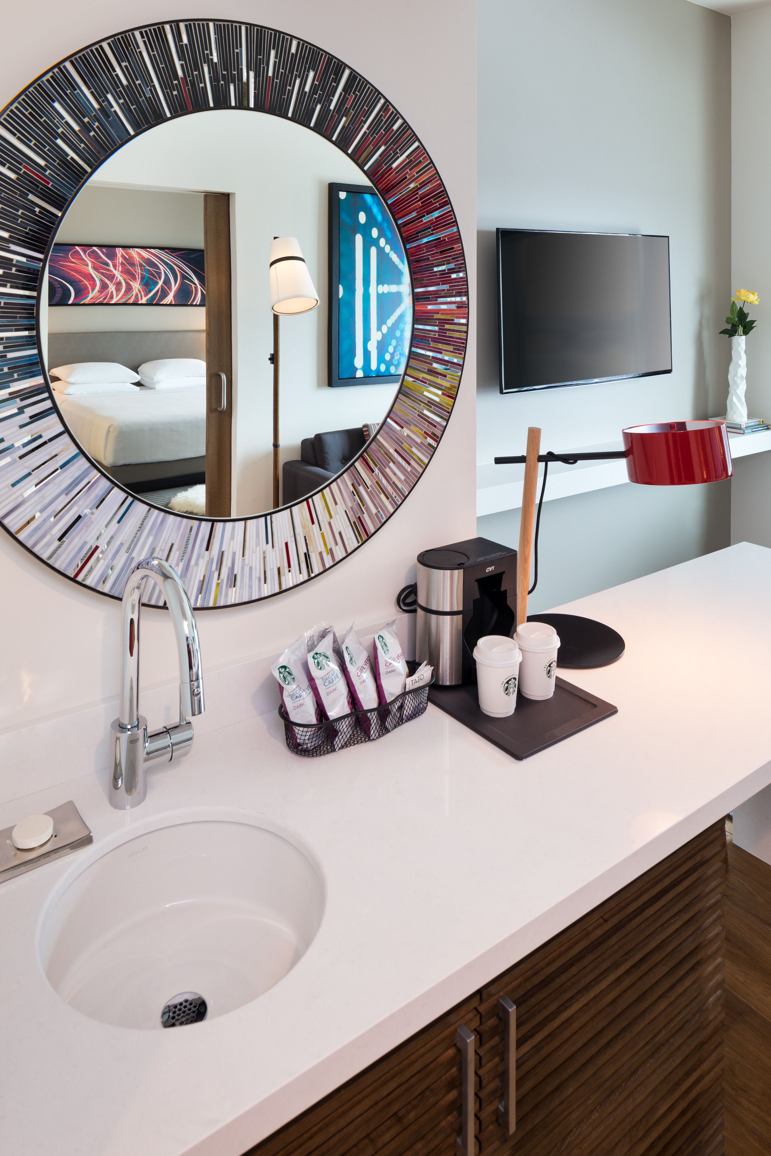 regency, suite, 1 king bed | minibar