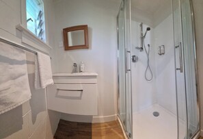 Standard Room, 2 Bedrooms | Bathroom | Shower, free toiletries, hair dryer, towels - Burkes Pass Country Motel (Burkes Pass)