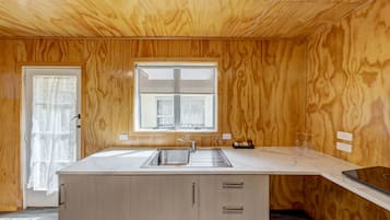 デラックス ルーム | 専用簡易キッチン | 冷蔵庫、電子レンジ、コーヒー / ティーメーカー
