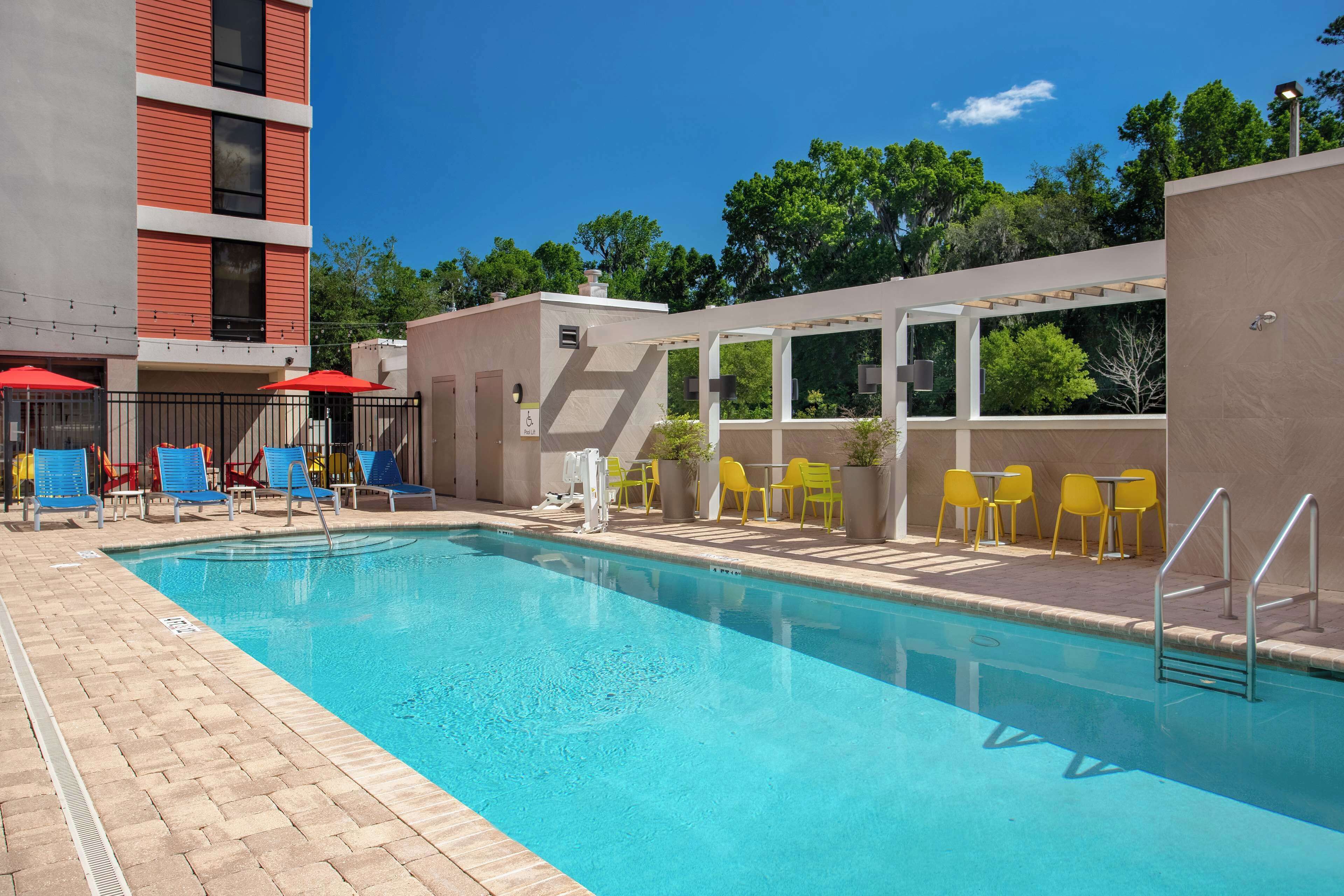 outdoor pool, pool loungers