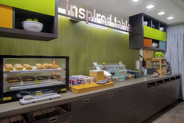 Free continental breakfast on weekends