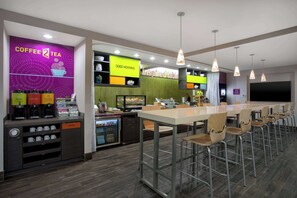 Free continental breakfast on weekends 