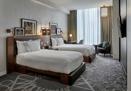 LondonHouse Chicago, Curio Collection by Hilton - Image 17