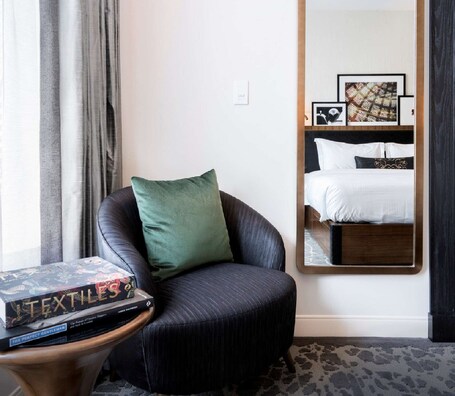 LondonHouse Chicago, Curio Collection by Hilton - Image 76