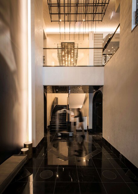 LondonHouse Chicago, Curio Collection by Hilton - Image 39