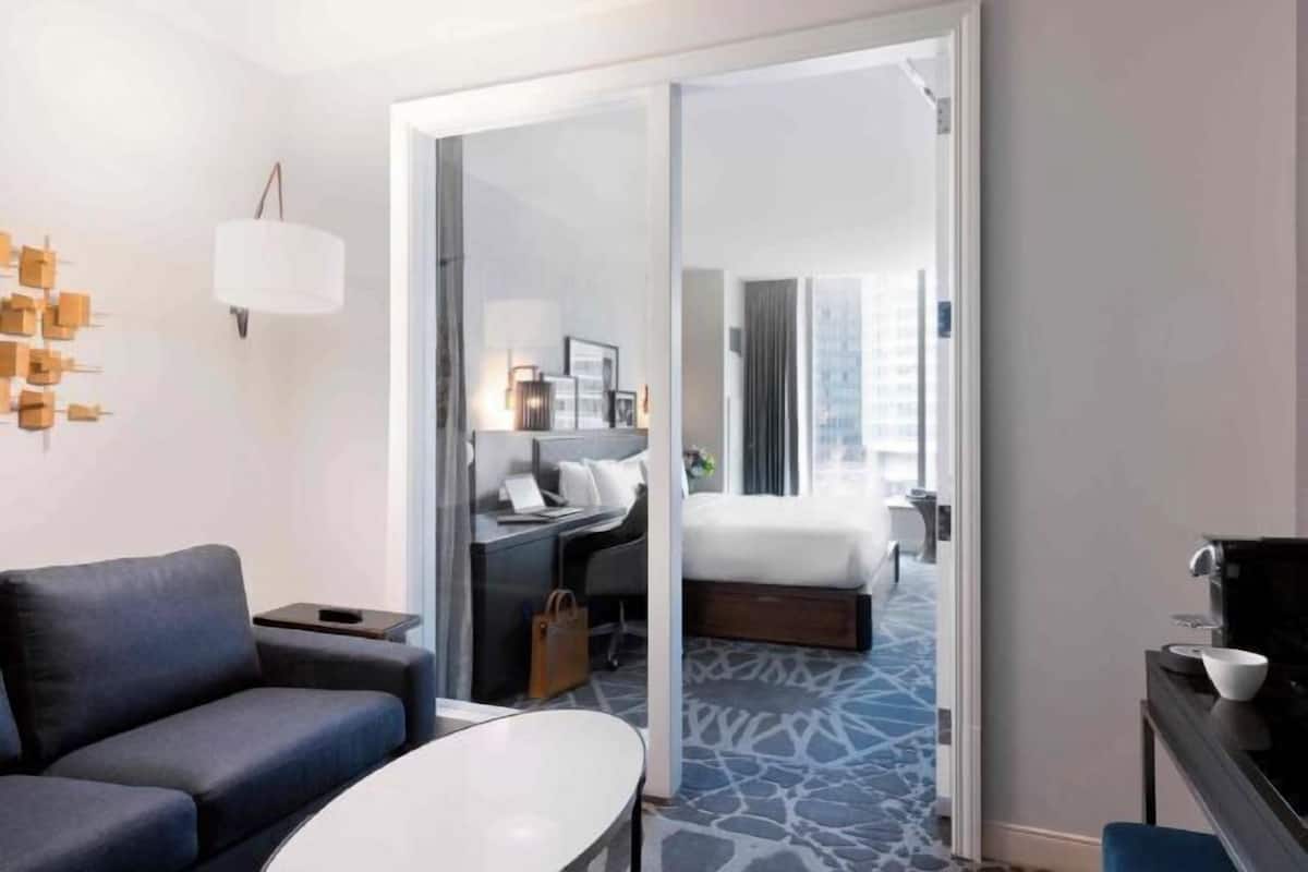 Italiaanse Frette-lakens, luxe beddengoed, een kluis op de kamer