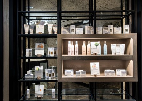 LondonHouse Chicago, Curio Collection by Hilton - Image 59