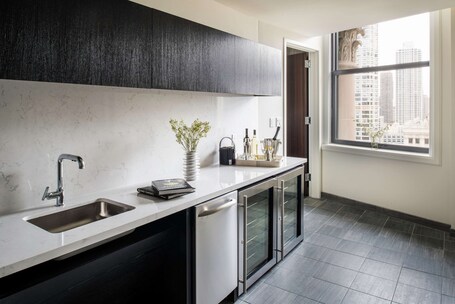 LondonHouse Chicago, Curio Collection by Hilton - Image 40