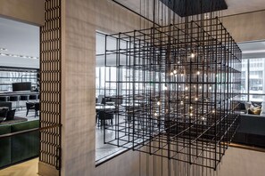 Lobby - LondonHouse Chicago, Curio Collection by Hilton (Chicago)