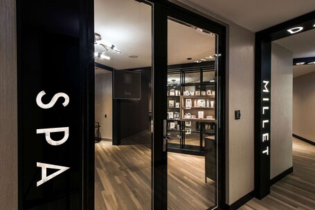 LondonHouse Chicago, Curio Collection by Hilton - Image 42