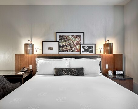 LondonHouse Chicago, Curio Collection by Hilton - Image 68