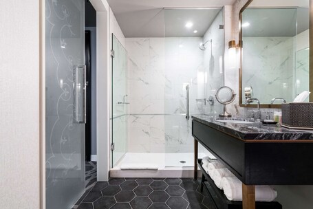 LondonHouse Chicago, Curio Collection by Hilton - Image 12