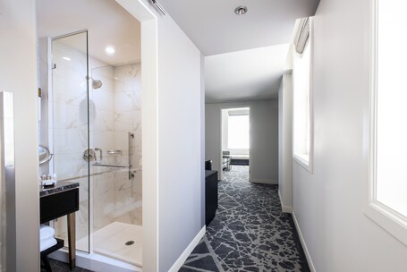 LondonHouse Chicago, Curio Collection by Hilton - Image 49