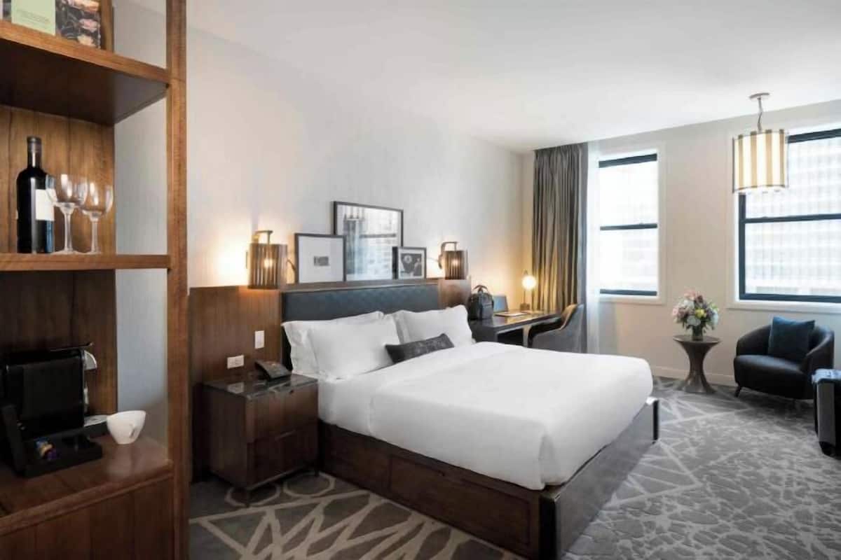 Italiaanse Frette-lakens, luxe beddengoed, een kluis op de kamer