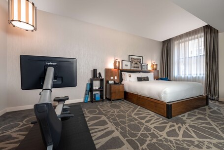 LondonHouse Chicago, Curio Collection by Hilton - Image 79