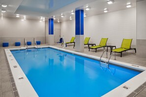 Indoor pool, sun loungers