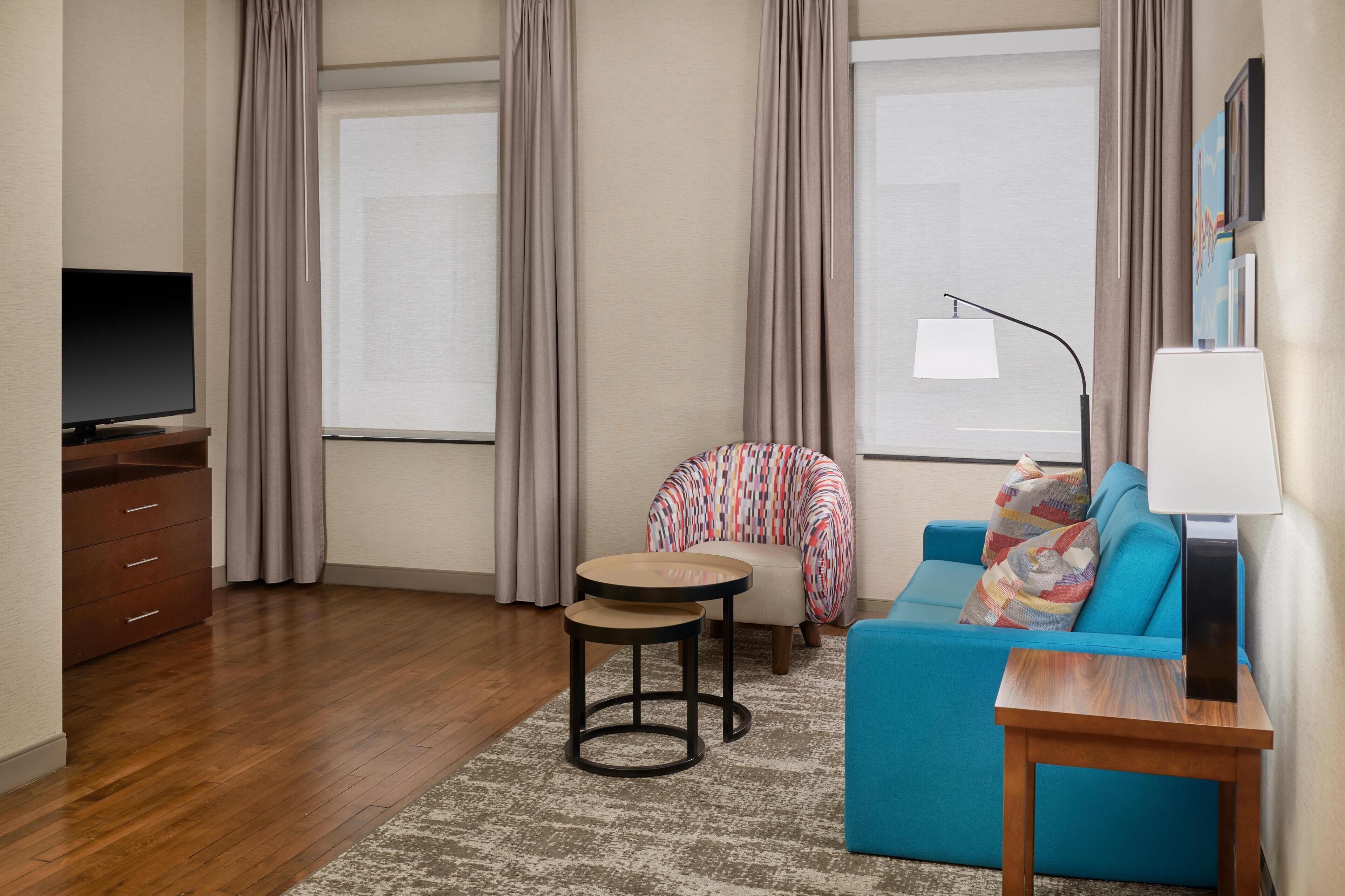 suite, 1 king bed, non smoking | living area | 39-inch flat-screen tv with satellite channels, tv