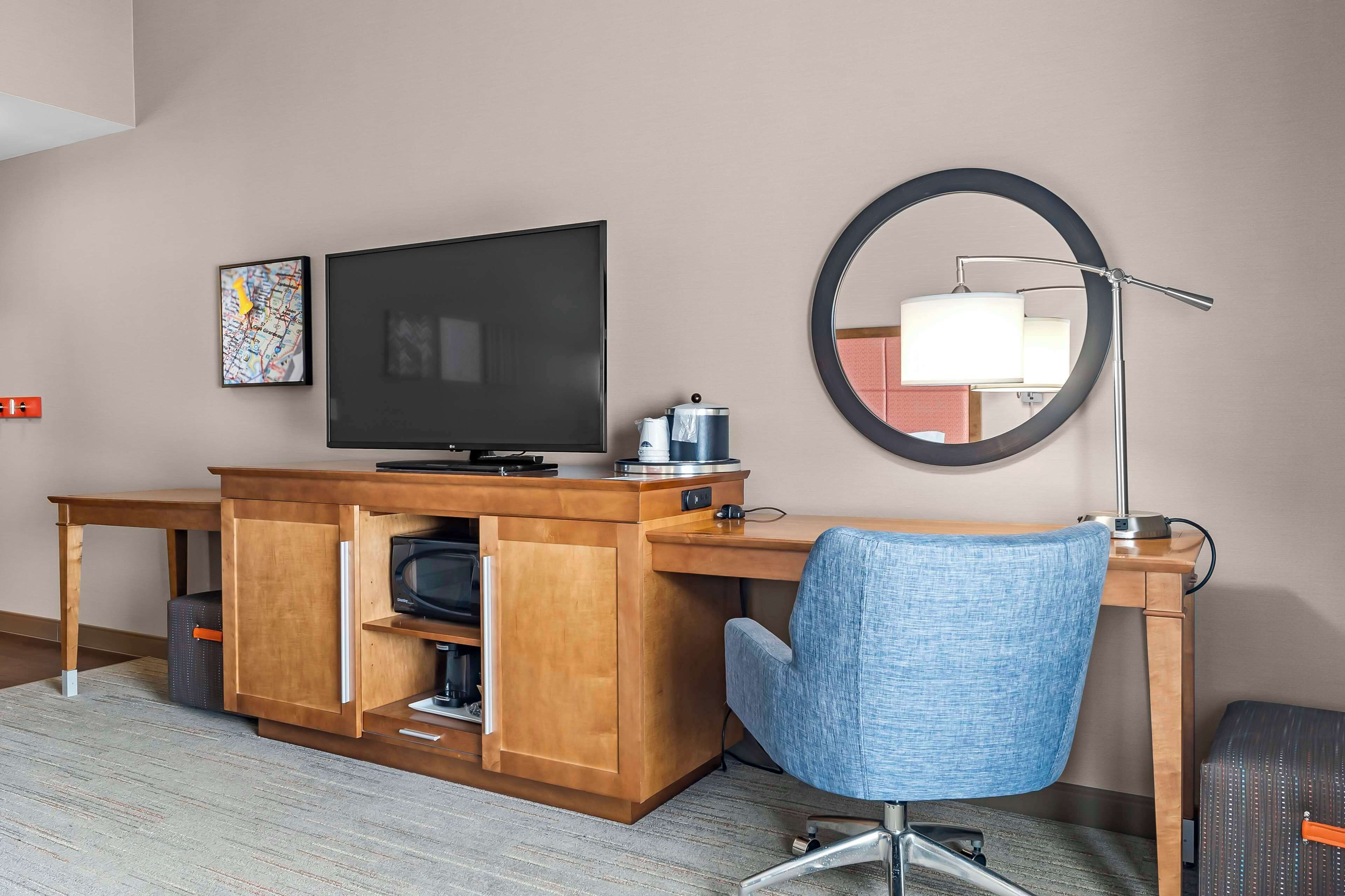 room, 1 king bed, accessible, non smoking (roll in shower) | in-room safe, desk, iron/ironing board, free cots/infant beds