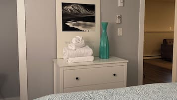 Stoneshire Obsidian 1 Bedroom | 1 bedroom, free WiFi, bed sheets