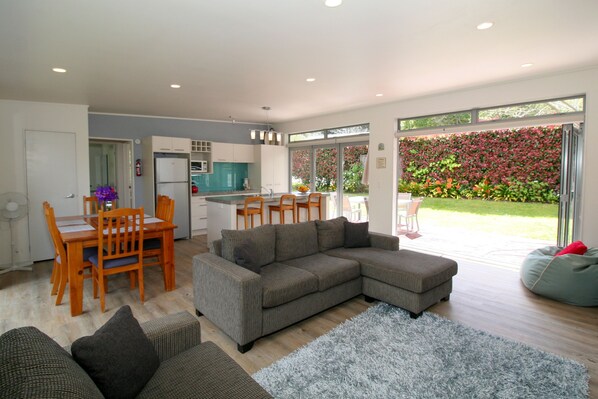 Superior Villa, 2 Bedrooms | Living area