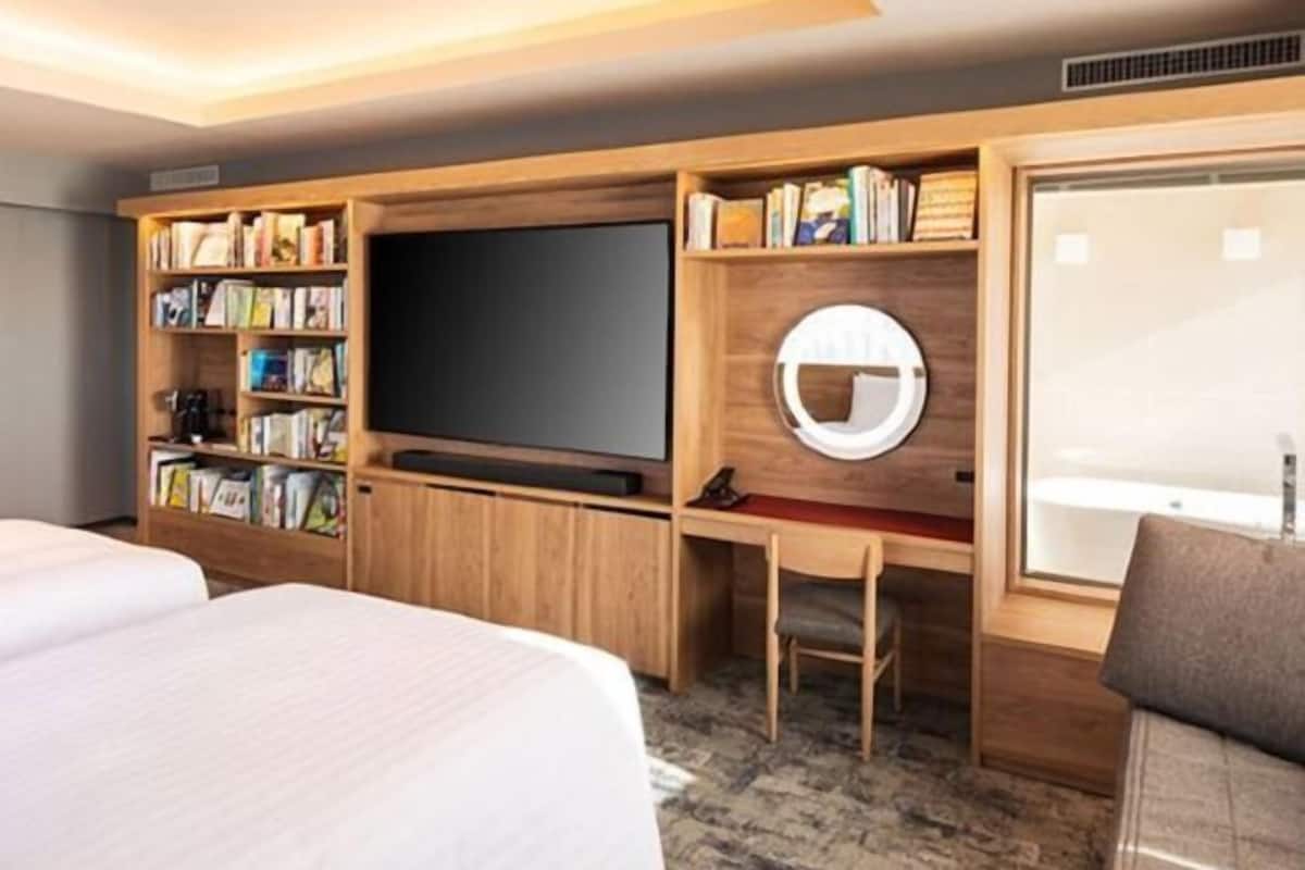 1 bedroom, premium bedding, down comforters, in-room safe