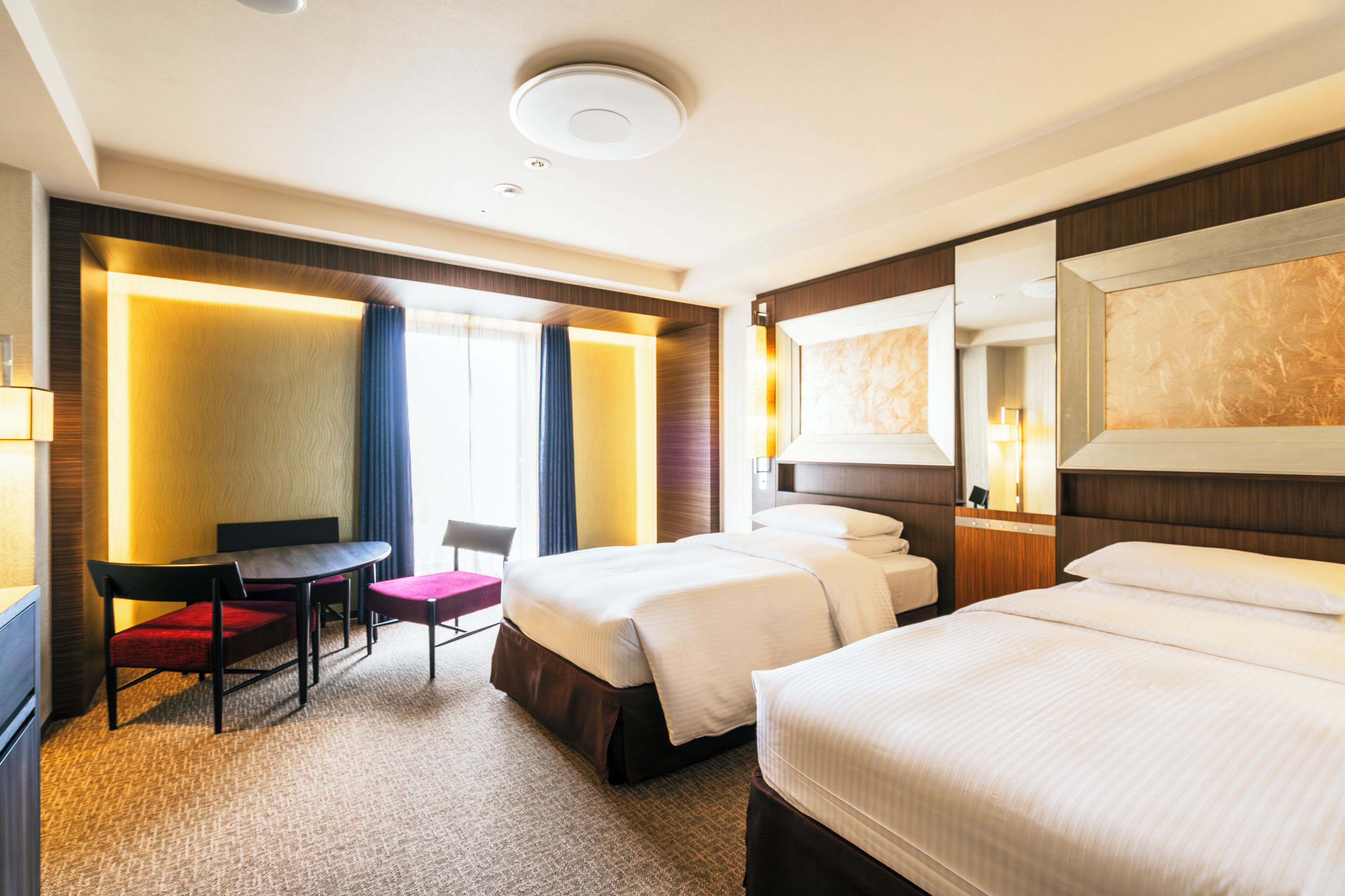 Premium bedding, down comforters, in-room safe, blackout drapes