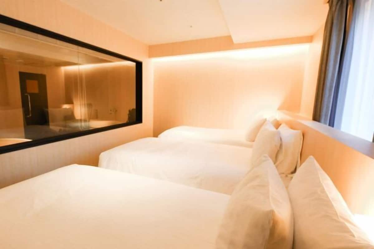 1 bedroom, premium bedding, down comforters, in-room safe