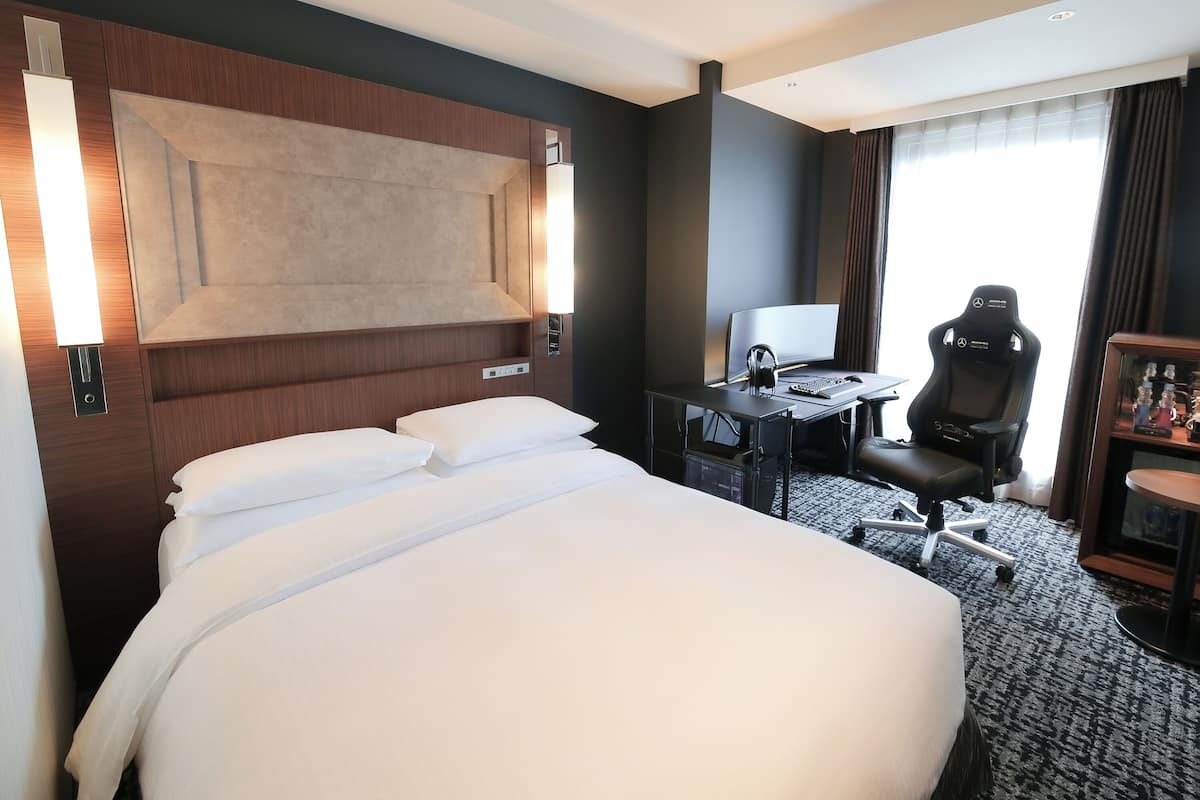1 bedroom, premium bedding, down comforters, in-room safe