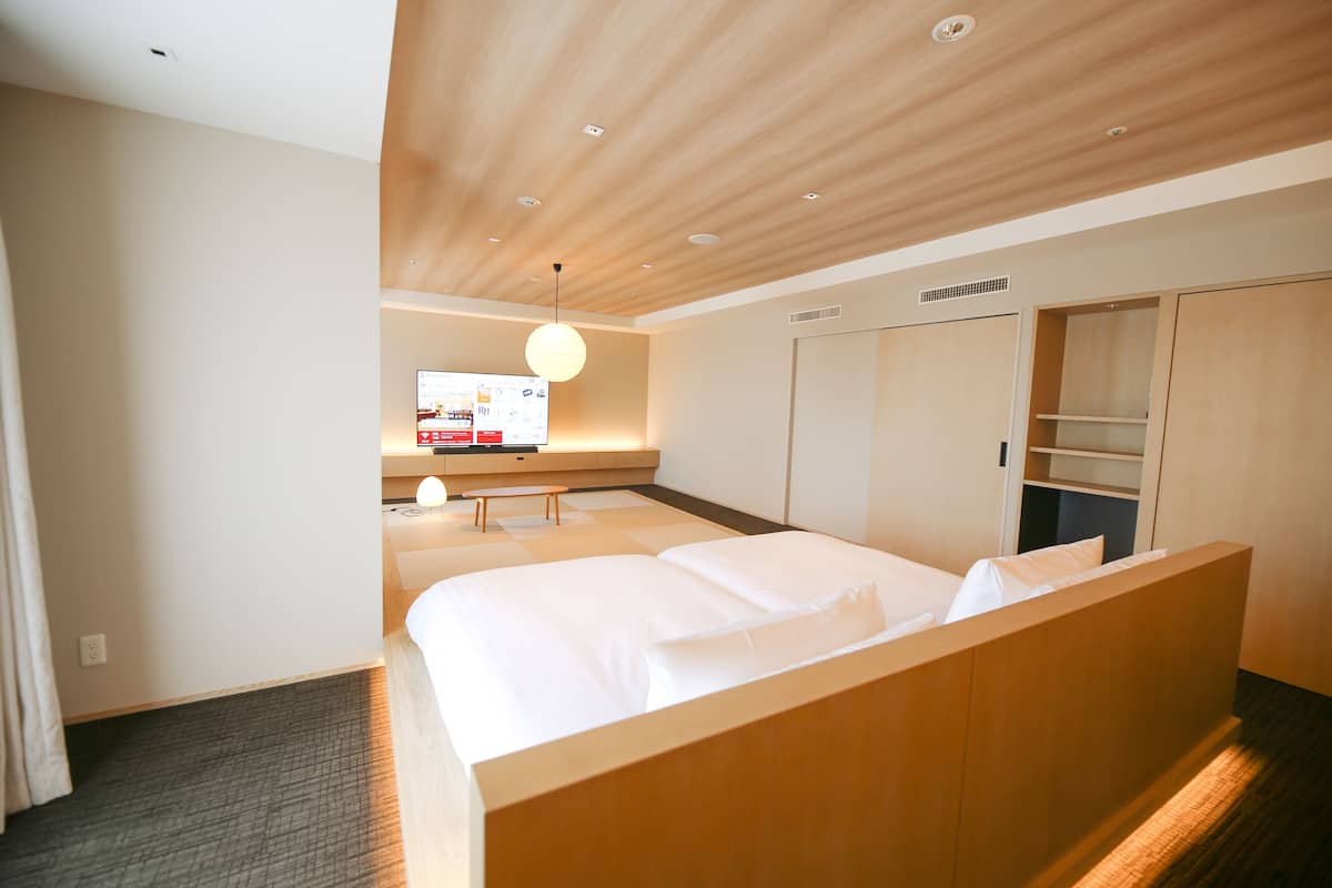 1 bedroom, premium bedding, down duvets, in-room safe
