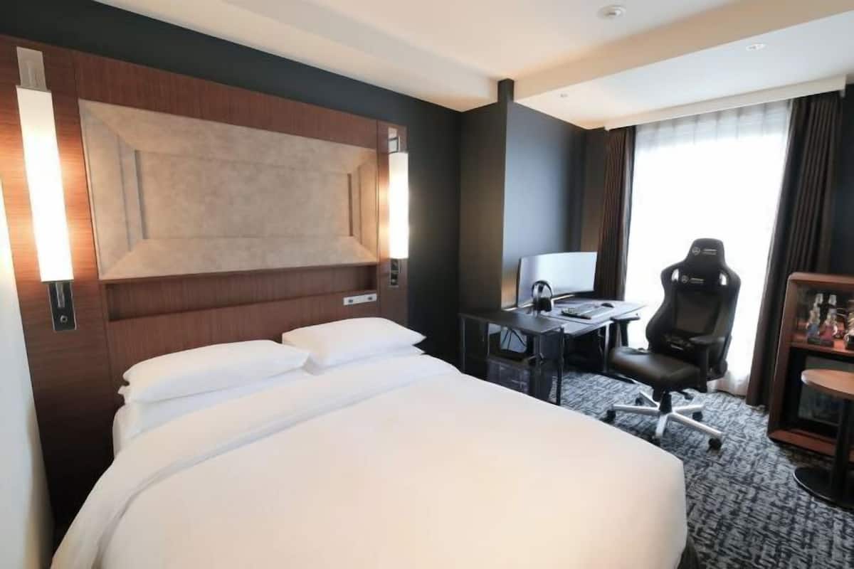 1 bedroom, premium bedding, down comforters, in-room safe