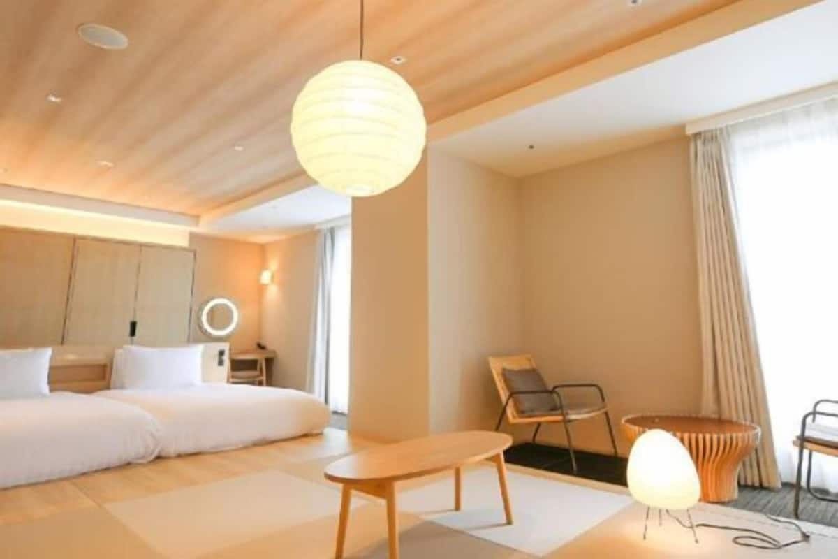 1 bedroom, premium bedding, down comforters, in-room safe