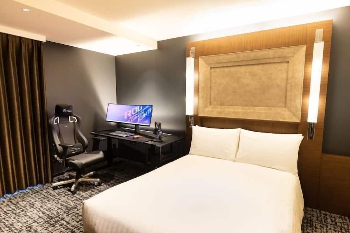 1 bedroom, premium bedding, down comforters, in-room safe