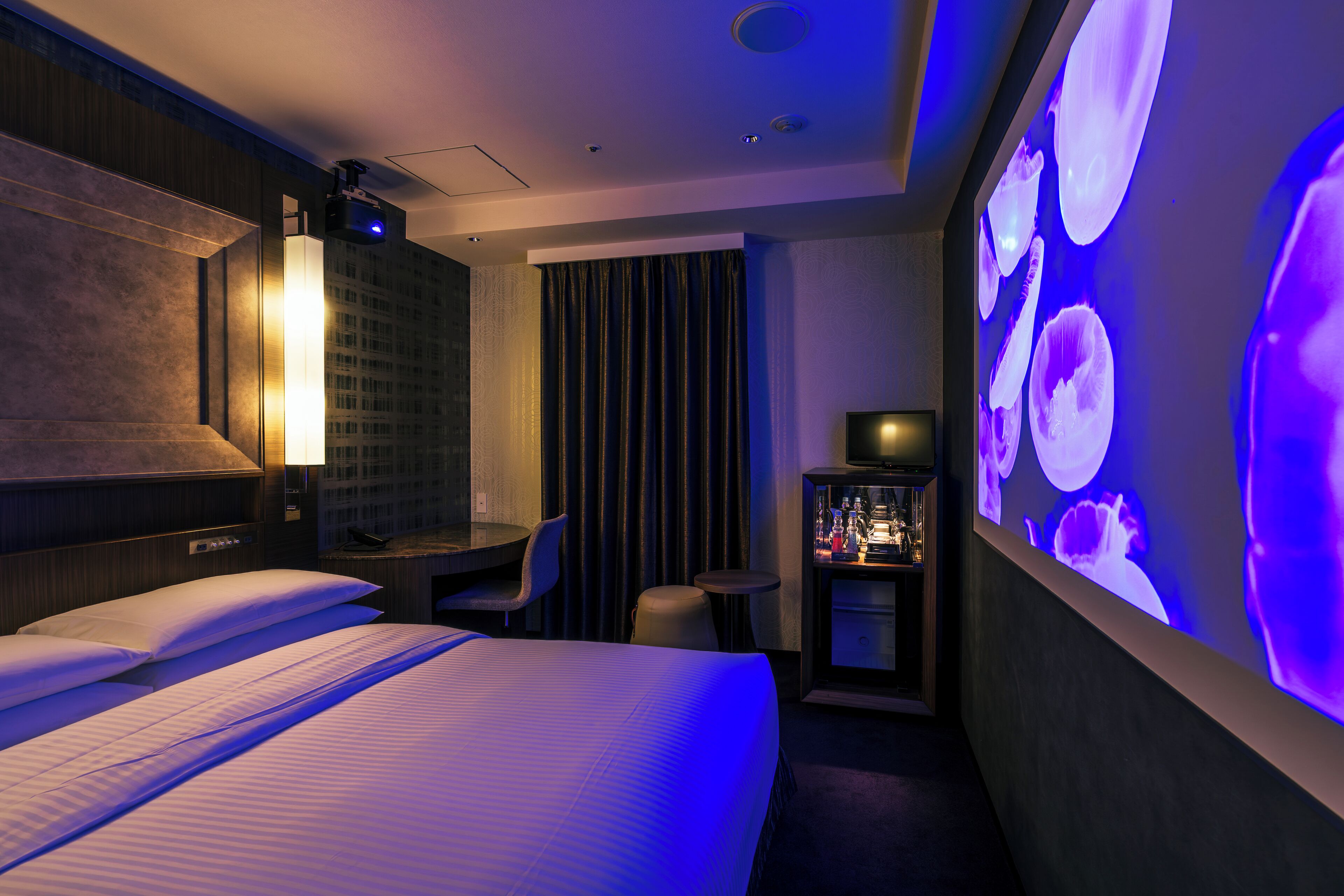 Premium bedding, down comforters, in-room safe, blackout drapes