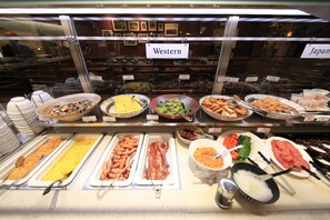 Daily buffet breakfast for a fee