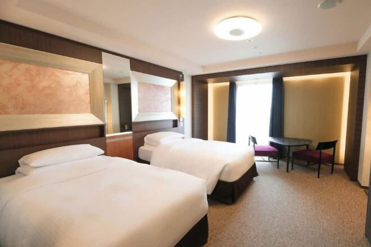 1 bedroom, premium bedding, down comforters, in-room safe