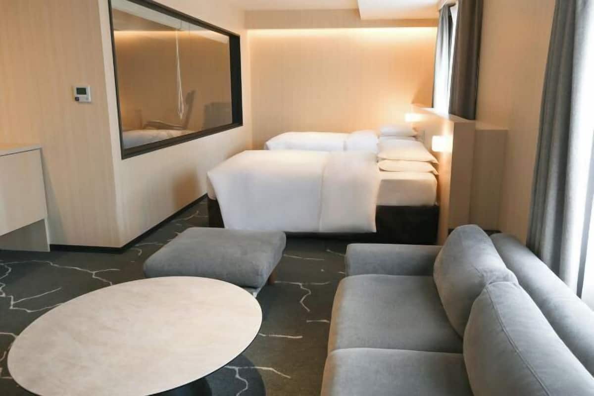 1 bedroom, premium bedding, down comforters, in-room safe