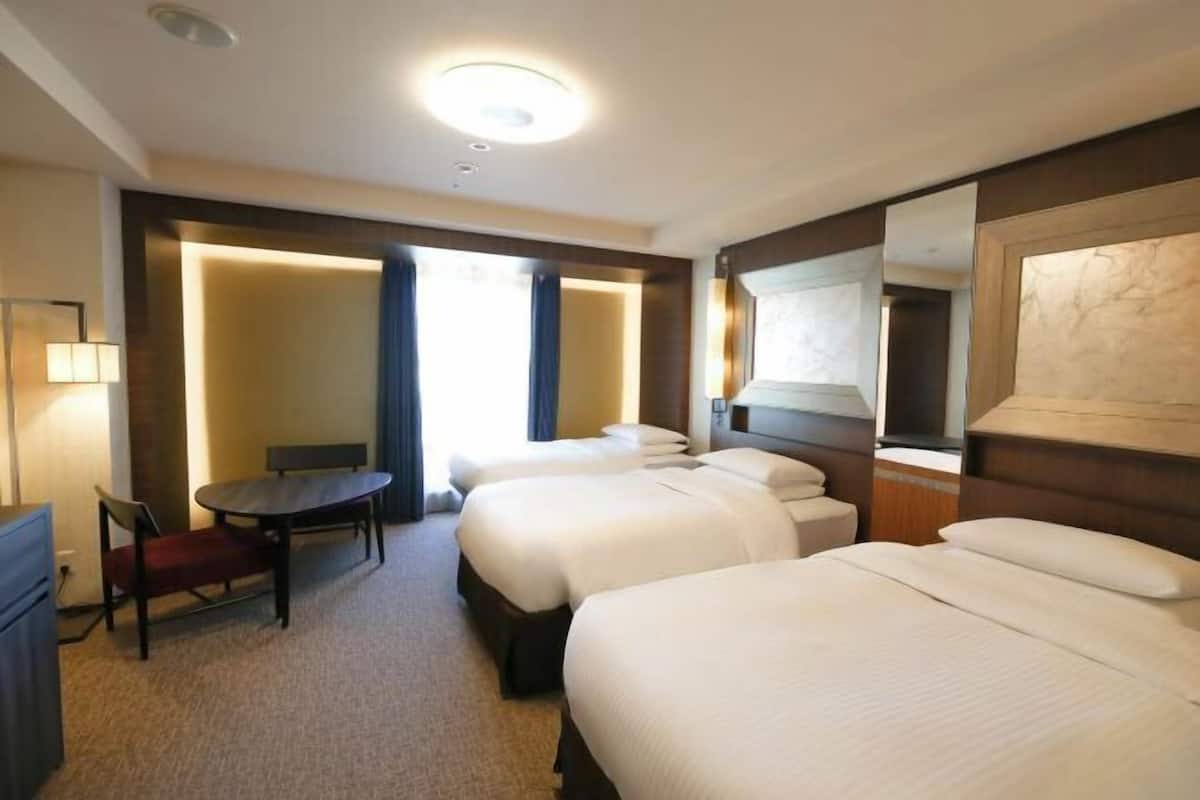 1 bedroom, premium bedding, down comforters, in-room safe