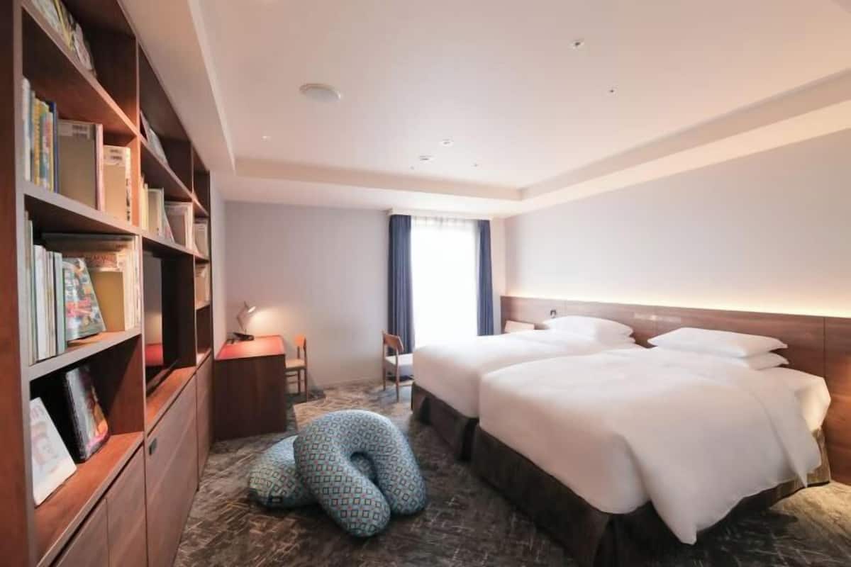 1 bedroom, premium bedding, down comforters, in-room safe