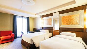 Superior-værelse med 2 enkeltsenge - ikke-ryger (B, Extra beds based on no. of adults) | Premium-sengetøj, dundyner, pengeskab på værelset, mørklægningsgardiner