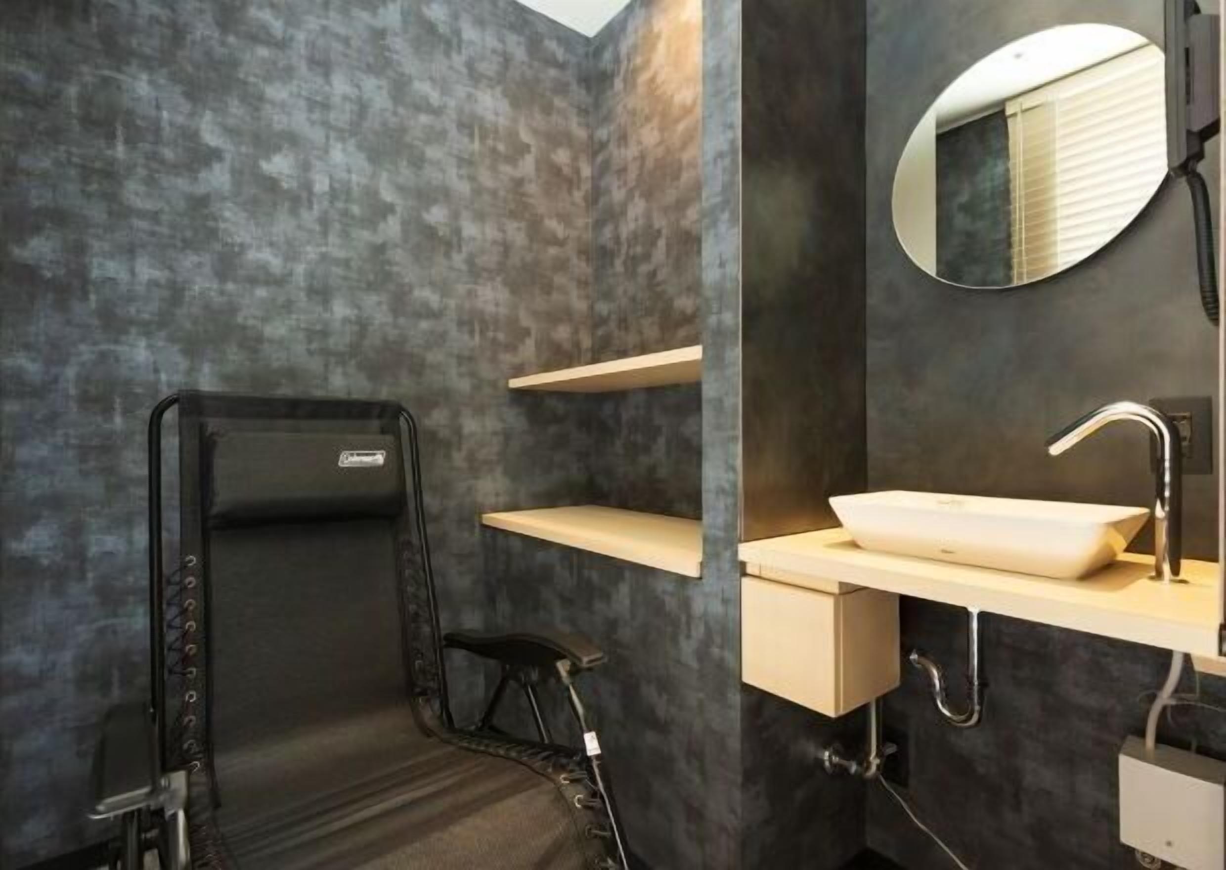 Bad | Dusj, toalettartikler (inkludert), hårføner og tøfler