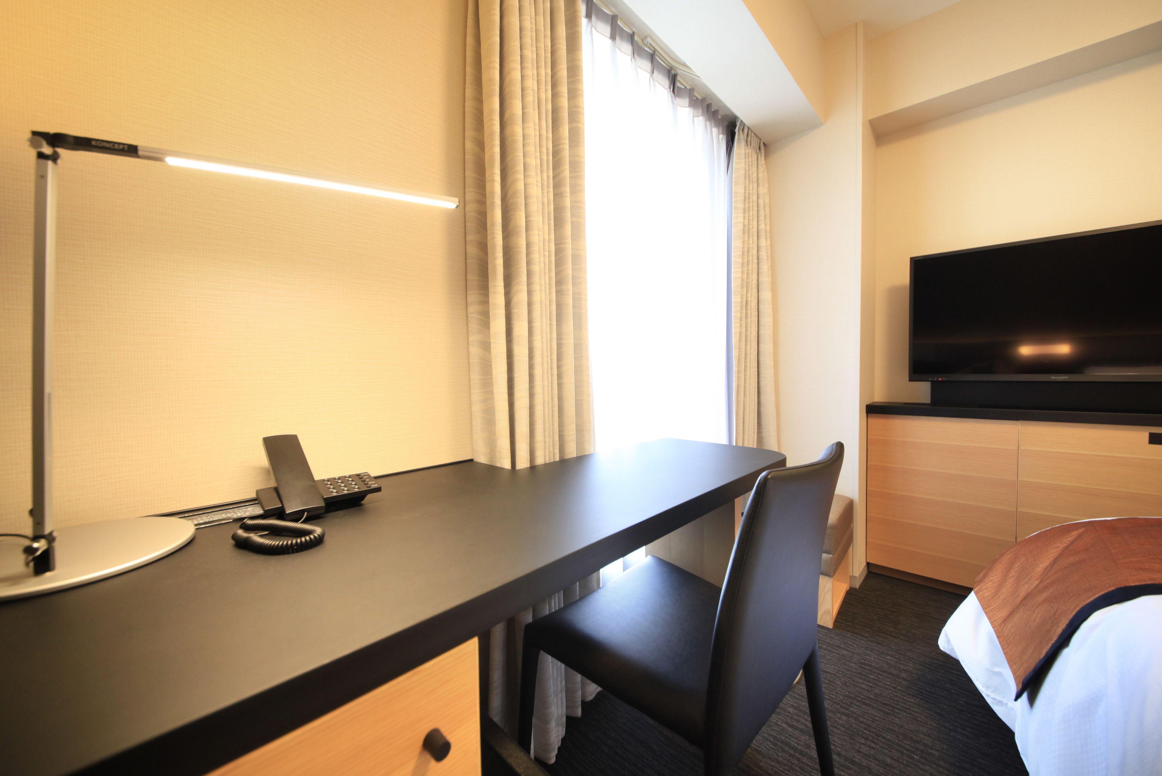 premium bedding, down duvets, in-room safe, desk