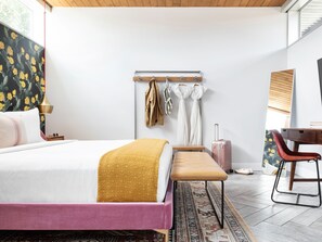 Studio, 1 King Bed, Patio (Patio Room) | Egyptian cotton sheets, premium bedding, pillow-top beds, minibar