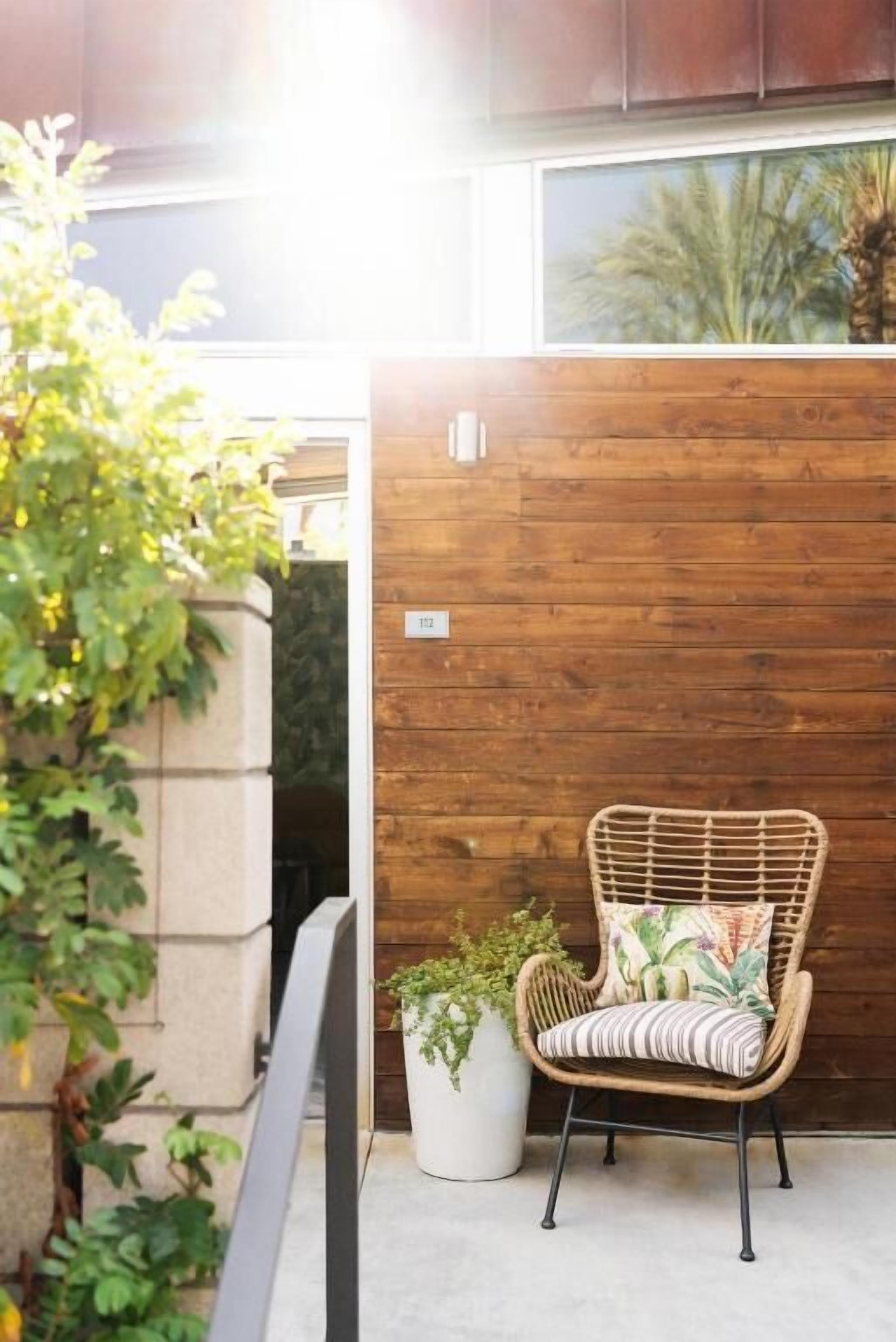 Deluxe Studio, 1 King Bed, Fireplace, Poolside (Deluxe Patio) | Terrace/patio