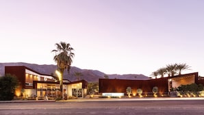 A modern building with a sign that reads "ARRIVE" and a palm tree in front. - ARRIVE Palm Springs - Adults Only (Palm Springs)
