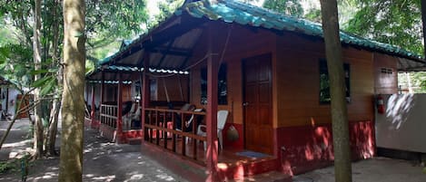1 habitación, caja de seguridad en la habitación y escritorio