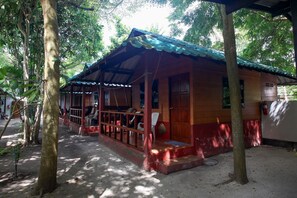 In-room safe, desk, laptop workspace, free WiFi - Family Song Bungalow (Koh Lipe)