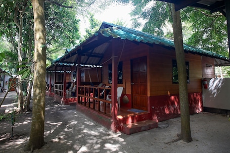 In-room safe, desk, laptop workspace, free WiFi