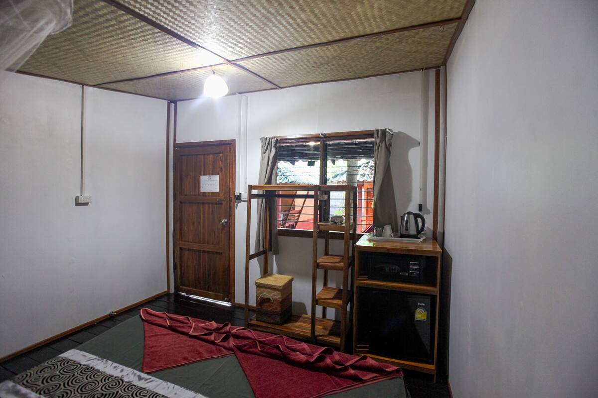 In-room safe, desk, laptop workspace, free WiFi