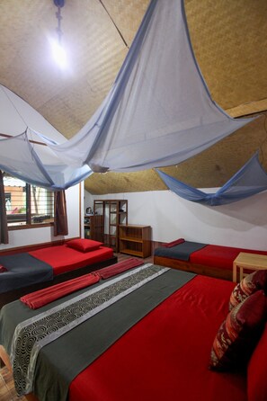 Family Bungalow | 客房内保险箱、办公桌、笔记本电脑工作区、免费 WiFi